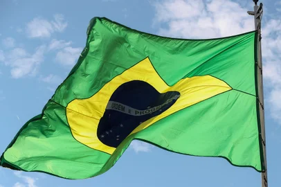 (Brasília - DF, 04/06/2019) Hasteamento da Bandeira Nacional no Palácio do Alvorada. Foto: Marcos Corrêa/PR<!-- NICAID(14107310) -->