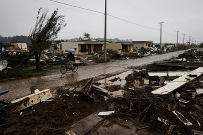 Arroio do Meio, RS, Brasil, 07-08-2024: Casas as margens do Rio Taquari destruidas pela enchente em maio. Cidade de Arroio do Meio tres meses apos a cheia. Foto: Mateus Bruxel / Agencia RBSIndexador: MATEUS BRUXEL<!-- NICAID(15836098) -->