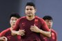 This photo taken on September 2, 2019 shows Brazil-born striker Elkeson (C) taking part in a training session with China's national football team in Guangzhou in China's southern Guangdong province. (Photo by AFP) / China OUTEditoria: SPOLocal: GuangzhouIndexador: STRSecao: soccerFonte: AFPFotógrafo: STR<!-- NICAID(15054137) -->
