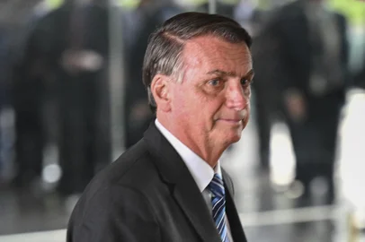 Brazilian President Jair Bolsonaro leaves after making a statement for the first time since Sunday's presidential run-off election, at Alvorada Palace in Brasilia, on November 1, 2022. - Brazil's Bolsonaro sais will 'comply' with constitution after poll loss. (Photo by EVARISTO SA / AFP)Editoria: POLLocal: BrasíliaIndexador: EVARISTO SASecao: electionFonte: AFPFotógrafo: STF<!-- NICAID(15252677) -->