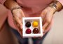 Nova chocolateria de Porto Alegre terá bombons pintados à mão com ingredientes como butiá e bergamota; saiba onde será