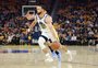 Curry supera marcação dupla e comanda vitória dos Warriors sobre os Rockets nos playoffs da NBA