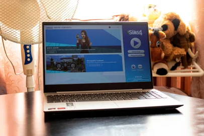 BELARUS, NOVOPOLOTSK - 27 MARCH, 2021: Sims 4 game on laptopBELARUS, NOVOPOLOTSK - 27 MARCH, 2021: Sims 4 game on laptop close upIndexador: VERA AKSIONAVAFonte: 423596569<!-- NICAID(15210239) -->