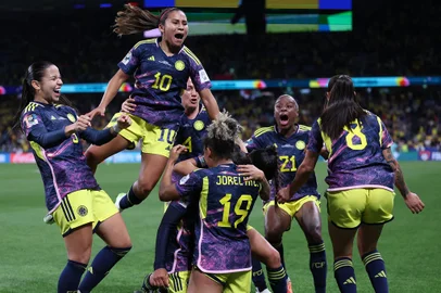 Colombia's players celebrate after Colombia's midfielder #02 Manuela Vanegas (unseen) scored her team's second goal during the Australia and New Zealand 2023 Women's World Cup Group H football match between Germany and Colombia at Sydney Football Stadium in Sydney on July 30, 2023. (Photo by FRANCK FIFE / AFP)Editoria: SPOLocal: SydneyIndexador: FRANCK FIFESecao: soccerFonte: AFPFotógrafo: STF<!-- NICAID(15495609) -->