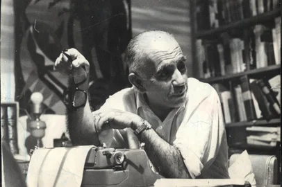 Escritor Erico Verissimo, que teve a sua principal obra, "O Tempo e o Vento", composta de três romances, escrita entre 1949 e 1962.Fotógrafo: Sérgio Arnaud#PÁGINA: 48#PASTA: 030439#ENVELOPE: 61149<!-- NICAID(608363) -->