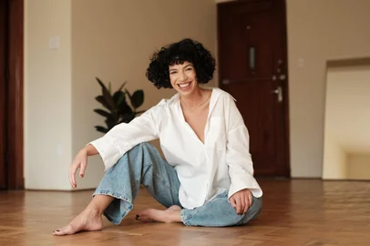 Thainá Gallo, gaúcha, natural de Porto Alegre, é atriz, cantora e dubladora.<!-- NICAID(15887682) -->