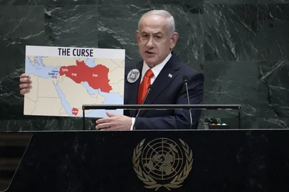 Israeli Prime Minister Benjamin Netanyahu holds a map as he speaks during the General Debate of the United Nations General Assembly at UN headquarters in New York City on September 26, 2025. (Photo by TIMOTHY A. CLARY / AFP)<!-- NICAID(16133306) -->