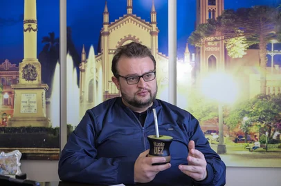 CAXIAS DO SUL, RS, BRASIL. 03-11-2025. Samae elaborou em dez meses modificações da Lei das Zonas das Águas. Diretor-presidente do Samae, João Uez, explicou novidades na legislação.<!-- NICAID(16159697) -->