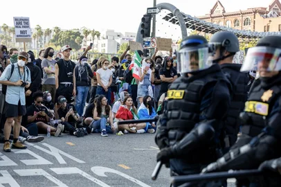 Protesters clash with law enforcement in the streets surrounding the federal building during a protest following federal immigration operations in Los Angeles, California, on June 8, 2025. Demonstrators torched cars and scuffled with security forces in Los Angeles on June 8, as police kept protestors away from the National Guard troops President Donald Trump sent to the streets of the second biggest US city. (Photo by RINGO CHIU / AFP)<!-- NICAID(16055449) -->