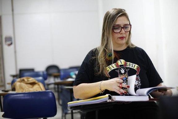 Porto Alegre, RS, Brasil, 29/04/2024 - Cláudia Rodrigues é estudante de cursinho e se prepara na semana que antecede o Enem dos Concursos. - Foto: Jonathan Heckler/Agência RBS<!-- NICAID(15747848) -->