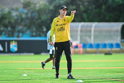 Tiago Nunes, técnico do Sporting Cristal, do Peru
