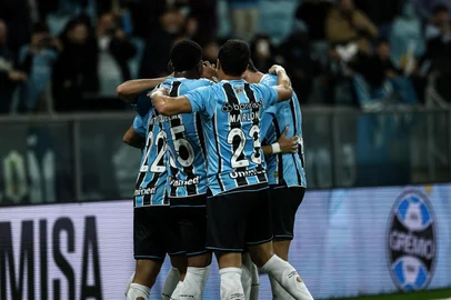 PORTO ALEGRE, RS, BRASIL, 29-07-2025: Grêmio x Fortaleza em partida atrasada válida pela 14ª rodada do Campeonato Brasileiro. O tricolor de Mano Menezes busca uma vitória após uma série de resultados negativos no Brasileirão. Foto: Duda Fortes / Agência RBS<!-- NICAID(16090362) -->