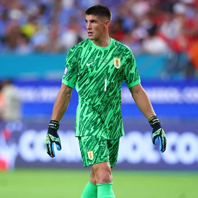 MIAMI GARDENS, FLORIDA - JUNE 23: Sergio Rochet of Uruguay looks on during the CONMEBOL Copa America 2024 Group C match between Uruguay and Panama at Hard Rock Stadium on June 23, 2024 in Miami Gardens, Florida.   Megan Briggs/Getty Images/AFP (Photo by Megan Briggs / GETTY IMAGES NORTH AMERICA / Getty Images via AFP)<!-- NICAID(15799650) -->