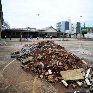 CAXIAS DO SUL, RS, BRASIL, 16/11/2023. Reforma da Escola Estadual Alexandre Zattera, no bairro Desvio Rizzo,  está paralisada desde agosto em Caxias do Sul. (Porthus Junior/Agência RBS)<!-- NICAID(15599805) -->