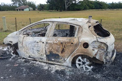 Polícia investiga morte de Monica Marciele Stumpf, 27 anos, encontrada em Cidreira, no Litoral Norte, em 01/07/2025. Carro queimado foi achado em Osório.<!-- NICAID(16070909) -->