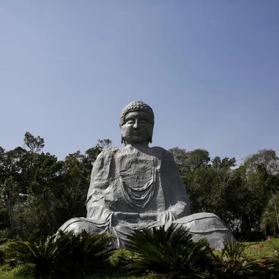 ***USO EXCLUSIVO EM REPORTAGEM NA SUPEREDICAO SOBRE TEMPLOS BUDISTAS FECHADOS NA PANDEMIA*** VIAMAO, RS, BRASIL, 02-09-2021: Estatua de Buda na Vila Zen, em Viamao. Local segue fechado para visitantes. Praticas na comunidade budista, que segue em isolamento, seguem com restricoes sanitarias por causa da pandemia. (Foto: Mateus Bruxel / Agencia RBS)Indexador: Mateus Bruxel<!-- NICAID(14883909) -->