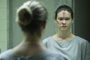 Sob PressÃ£o Temporada 4 - EPISÃDIO 2Sofia ( Karen Junqueira ) se olha no espelho. Carolina ( Marjorie Estiano ) chega para ajudar<!-- NICAID(14865467) -->