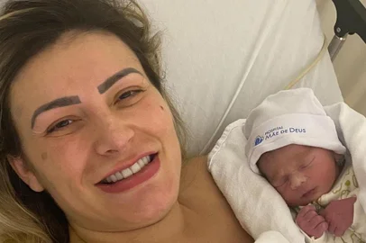 A modelo Andressa Urach anunciou, na madrugada deste sábado (12), o nascimento do seu segundo filho, Leon.<!-- NICAID(15015056) -->