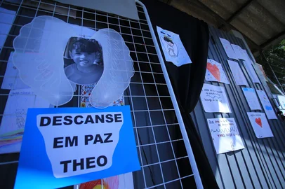 Nova Hartz,  RS, BRASIL, 26/03/2025- Homenagem para o menino Theo, assassinado pelo pai, alunos da escola E M E F Imigrante prestaram homenagem com a soltura de um balão. Foto: Ronaldo Bernardi / Agencia RBS<!-- NICAID(16003680) -->
