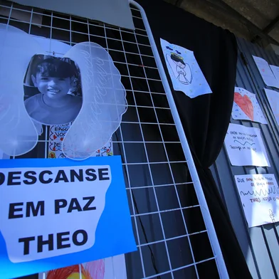 Nova Hartz,  RS, BRASIL, 26/03/2025- Homenagem para o menino Theo, assassinado pelo pai, alunos da escola E M E F Imigrante prestaram homenagem com a soltura de um balão. Foto: Ronaldo Bernardi / Agencia RBS<!-- NICAID(16003680) -->