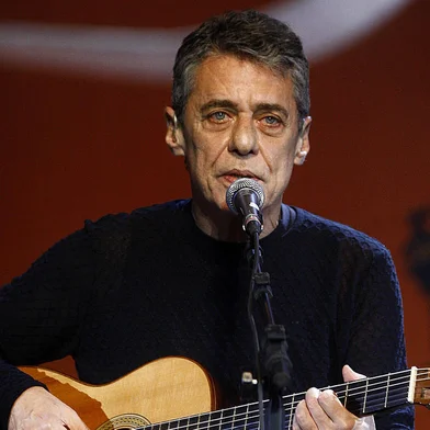 MG - MÚSICA/CHICO BUARQUE/ENSAIO/MG  - VARIEDADES - O cantor e compositor Chico Buarque durante ensaio no Palácio das Artes, em Belo Horizonte (MG), nesta sexta-feira, para os shows de   lançamento de seu álbum, Chico. A Turnê, que começa em Belo Horizonte, acontece entre os dias 5 e 9 de novembro.      04/11/2011 - Foto: ALISSON GONTIJO/O TEMPO/AE<!-- NICAID(7654350) -->