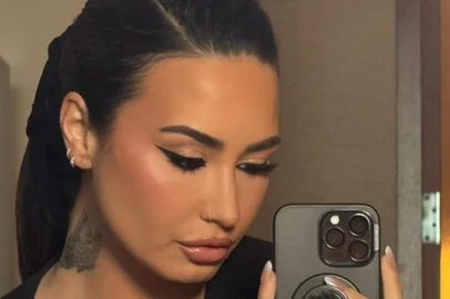 Demi Lovato<!-- NICAID(15892516) -->