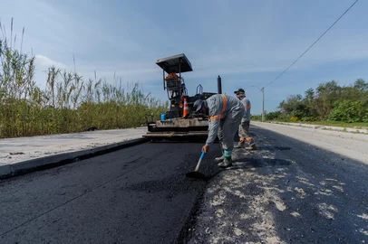 PELOTAS. 08.10.2026. Pelotas lança edital de R$ 24 milhões para recuperar ruas; veja o que está previsto. Serviços devem começar em janeiro de 2027 e serão definidos conforme as prioridades da rede viária<!-- NICAID(16383004) -->