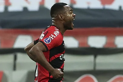 Brazil's Athletico Paranaense Nikao celebrates after scoring against Uruguay's Penarol during the Copa Sudamericana semi-final second leg football match at the Arena da Baixada stadium, in Curitiba, Brazil, on September 30, 2021. (Photo by Heuler Andrey / POOL / AFP)Editoria: SPOLocal: CuritibaIndexador: HEULER ANDREYSecao: soccerFonte: POOLFotógrafo: STR<!-- NICAID(14945983) -->