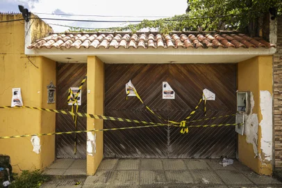 MaceiÃ³ (AL) 17/12/2023 â Casas nas proximidades da mina nÂ°18 da mineradora Braskem na lagoa de MundaÃº sÃ£o interditadas com os avisos colocados pela prefeitura de MaceiÃ³ e a Defesa Civil. Foto: JoÃ©dson Alves/AgÃªncia Brasil<!-- NICAID(15733022) -->