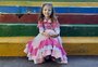 Conheça Maria Clara, a pequena declamadora que usa a arte para driblar o preconceito