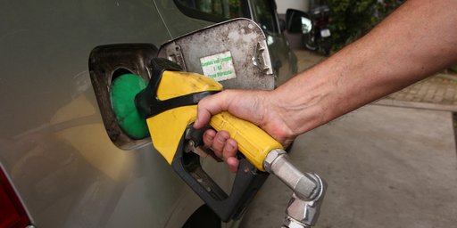 Nove em cada 10 postos de combust&iacute;veis do RS enfrentam dificuldade no abastecimento, diz Sulpetro