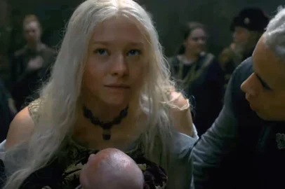 Cena inédita de "House of the Dragon" mostra Rhaenyra com dores pós-parto; assista<!-- NICAID(15212695) -->