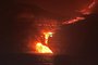 A lava expelida pelo vulcão da ilha espanhola de La Palma que entrou em erupção há 10 dias chegou ao mar na noite de terça-feira (28), um fenômeno potencialmente perigoso, informaram autoridades<!-- NICAID(14901615) -->