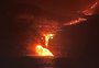 Lava do vulcão Cumbre Vieja chega ao mar nas Ilhas Canárias