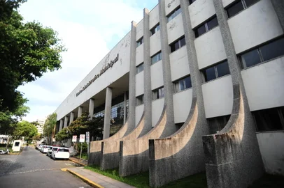 CAXIAS DO SUL, RS, BRASIL, 23/10/2016. Centro administrativo. Fachada da Prefeitura Municipal de Caxias do Sul. (Porthus Junior/Pioneiro)<!-- NICAID(12520603) -->