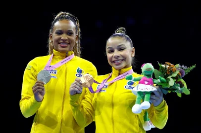 Rebeca Andrade, Flávia Saraiva, ginástica artística