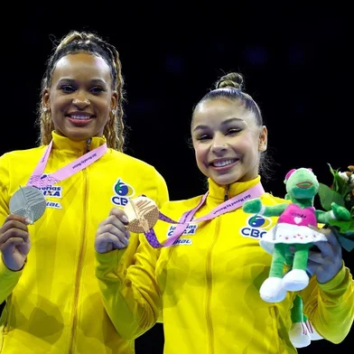 Rebeca Andrade, Flávia Saraiva, ginástica artística