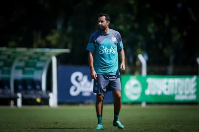 O meia Nenê irá participar de uma ação programada pelo PSG em Doha, no Qatar, entre os dias 13 e 15 de fevereiro. <!-- NICAID(15677331) -->