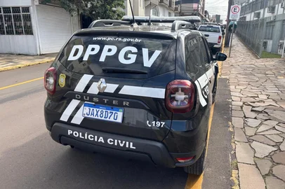 Jovem é apreendido por suspeita de atirar contra ônibus escolar em Vacaria.<!-- NICAID(16015008) -->