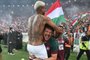 Fluminense's forward John Kennedy (L) and Fluminense's coach Fernando Diniz celebrate after winning the Copa Libertadores final football match between Brazil's Fluminense and Argentina's Boca Juniors at Maracana Stadium in Rio de Janeiro, Brazil, on November 4, 2023. (Photo by CARL DE SOUZA / AFP)Editoria: SPOLocal: Rio de JaneiroIndexador: CARL DE SOUZASecao: soccerFonte: AFPFotógrafo: STF<!-- NICAID(15588283) -->