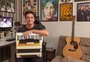 Há um ano fora dos palcos, músicos e artistas de teatro consolidam alternativas pela internet