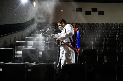 PORTO ALEGRE, RS, BRASIL - 2020.10.25 - Primeiro fim de semana de reabertura de cinemas. Na foto: GNC Iguatemi (Foto: ANDRÉ ÁVILA/ Agência RBS)Indexador: Andre Avila<!-- NICAID(14625493) -->