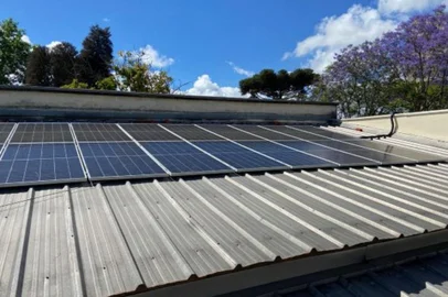 UPA de Bento Gonçalves agora conta com painéis solares, que proporcionarão economia de energia ao município<!-- NICAID(14933224) -->