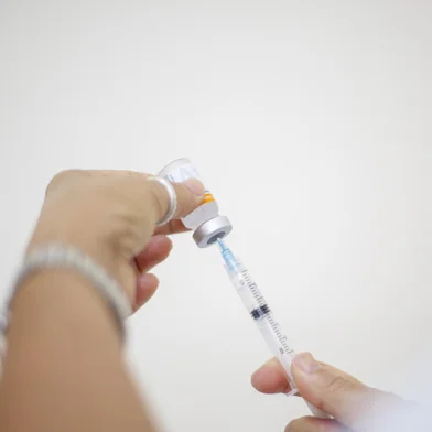 PORTO ALEGRE, RS, BRASIL - 10.02.2021 - Vacinação de idosos especial para Super Edição. Percorremos alguns postos de Saúde de Porto Alegre para acompanhar o primeiro dia da vacina contra a Covid-19. (Foto: Jefferson Botega/Agencia RBS)Indexador: Jefferson Botega<!-- NICAID(14711691) -->