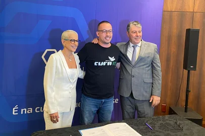 Café da manhã com jornalistas no lançamento do Instituto Banrisul Cultural, em Porto Alegre. Foto: Diretora-presidente do instituto, Beatriz Araujo, Junior Torres, e presidente do Banrisul Fernando Lemos.<!-- NICAID(16267848) -->