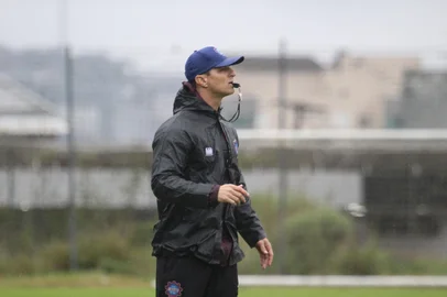 Treino do Caxias para confronto com o Retrô, no próximo sábado. Na foto, o técnico Júnior Rocha<!-- NICAID(16034127) -->