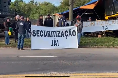 A sexta-feira (30) é marcada por uma série de protestos que bloqueia as rodovias gaúchas. As manifestações são de produtores rurais que cobram pela securitização de dívidas.<!-- NICAID(16048937) -->