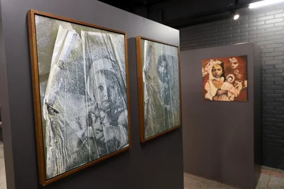 CAXIAS DO SUL, RS, BRASIL. 14.05.2025. “Ver para entender: o impossível olhar”, de Bernardete Conte. A mostra está montada já, na Galeria de Artes do Bloco J da UCS, na sala 402. (Ulisses Castro / Agência RBS).<!-- NICAID(16037095) -->