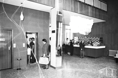 Fachada e interiores do Alfred Hotel, nos anos 1960, na esquina das ruas Sinimbu e Marechal Floriano. Prédio atualmente a por um processo de retrofit e reformas, para voltar à sua função original, no setor hoteleiro, sob a bandeira da Rede Laghetto. Tambpém vai abrigar restaurante e café no terraço. O projeto e os trabalhos são de autoria das arquitetas Jéssica De Carli e Marina Miot.<!-- NICAID(16058292) -->