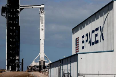 CAPE CANAVERAL, FLORIDA - NOVEMBER 09: The SpaceX Falcon 9 rocket and Crew Dragon capsule on launch Pad 39A at NASA's Kennedy Space Center on November 09, 2021 in Cape Canaveral, Florida. The rocket is being prepared for the third attempt to launch the Crew-3 mission to the International Space Station.   Joe Raedle/Getty Images/AFP (Photo by JOE RAEDLE / GETTY IMAGES NORTH AMERICA / Getty Images via AFP)<!-- NICAID(14937046) -->